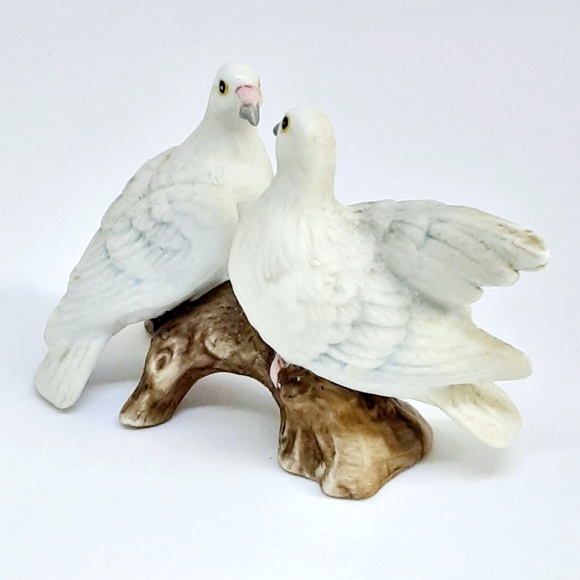 Lefton ❤️ Love Birds ❤️ Porcelain Bisque Doves on a Branch - Picture 3 of 9